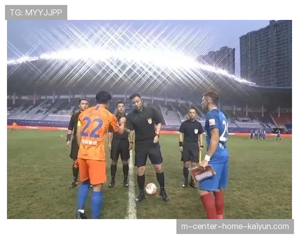 无锡队庄荣斌等中场球员插上射门，迫使对手调整防守策略